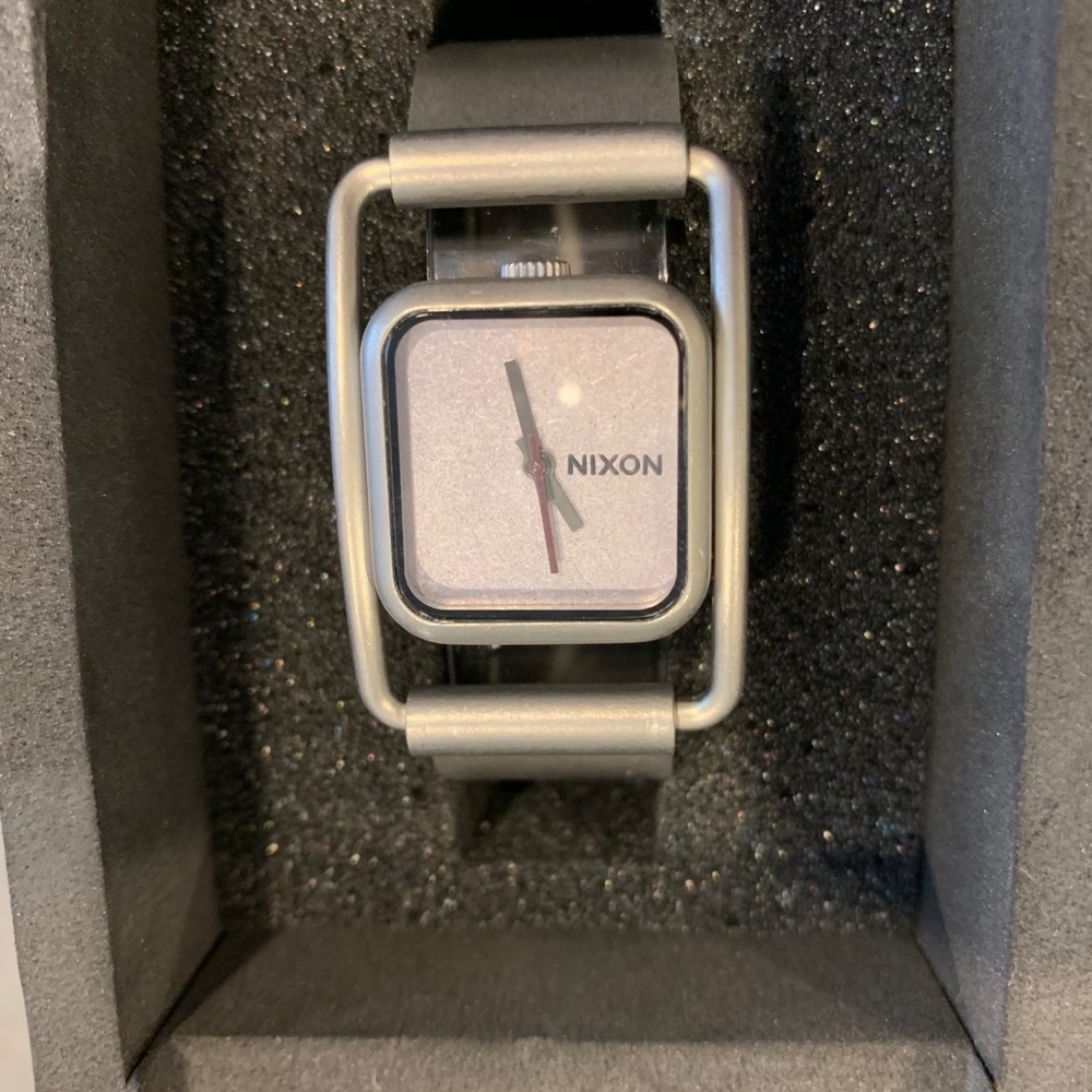 GREY NWT Nixon Watch